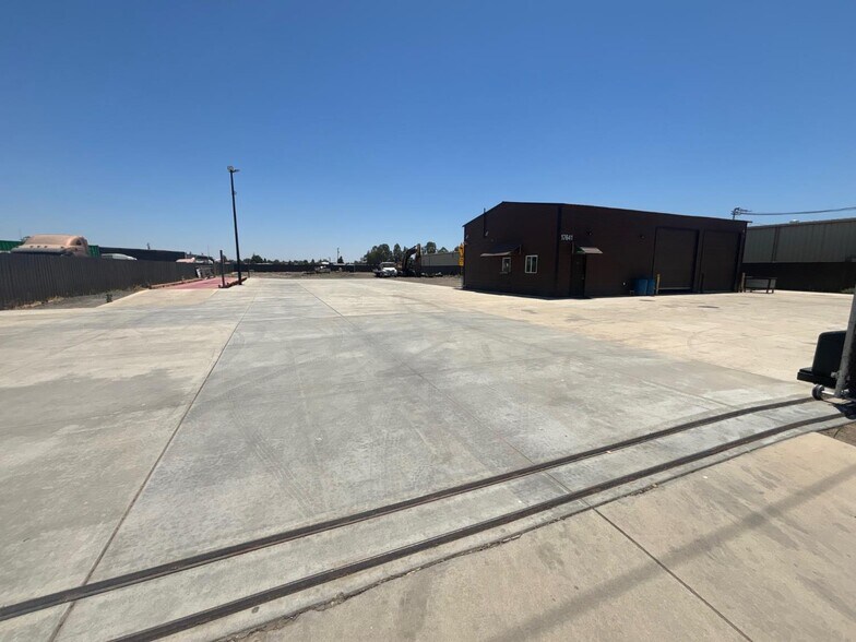 17641 Road 24, Madera, CA à vendre - Photo du bâtiment - Image 2 de 4