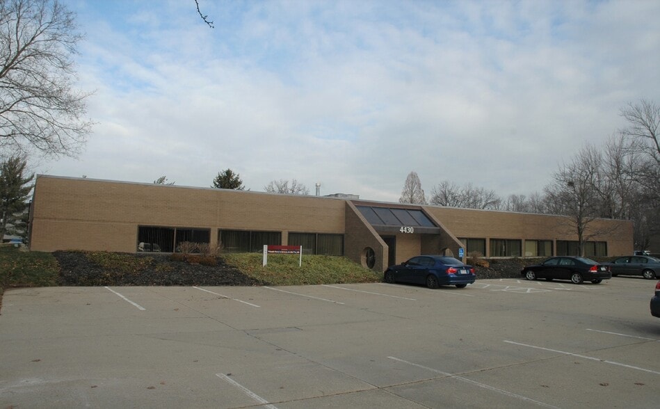 4430-4438 Carver Woods Dr, Blue Ash, OH for sale - Building Photo - Image 1 of 21