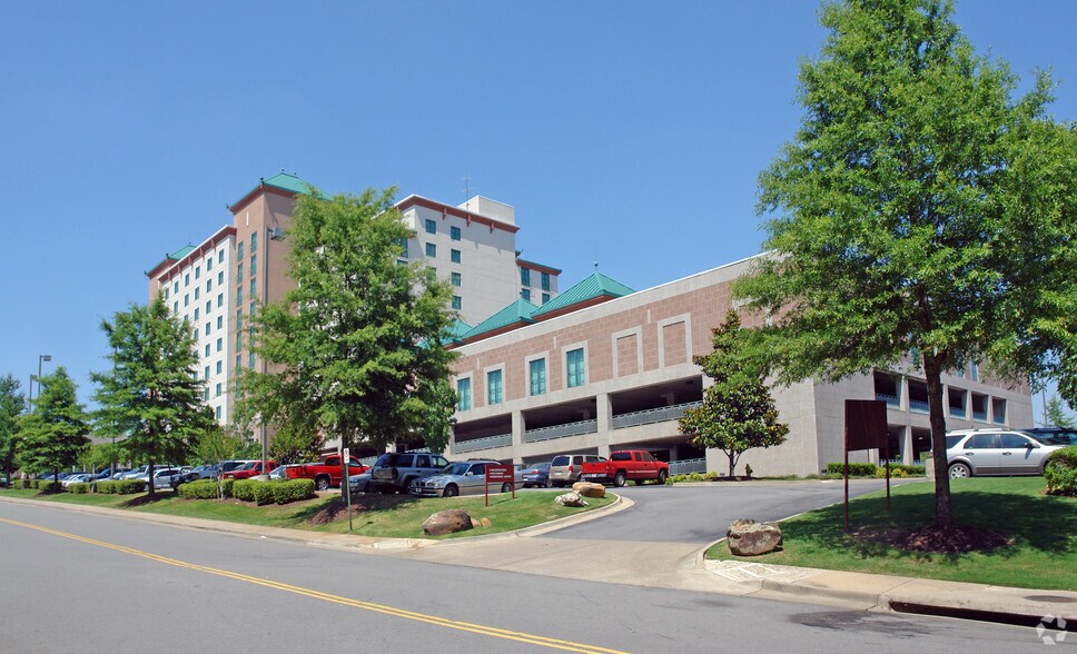 11301 Financial Centre Pky, Little Rock, AR à vendre - Photo du bâtiment - Image 2 de 5
