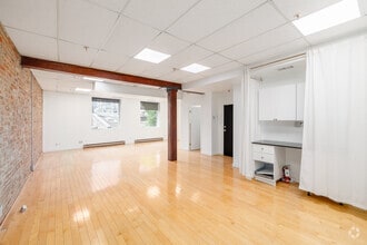 430-432 Rue Sainte-Hélène, Montréal, QC for lease Interior Photo- Image 1 of 7