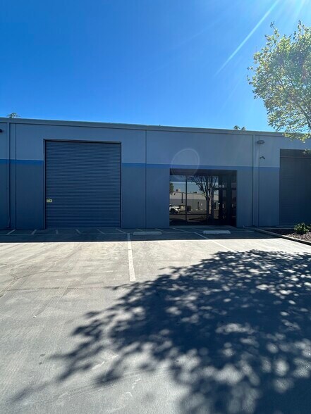 5720 Roseville Rd, Sacramento, CA à louer - Photo du bâtiment - Image 2 de 9