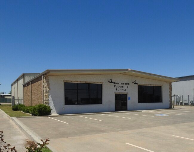 More details for 8017 N Rockwell Ave, Oklahoma City, OK - Retail for Sale