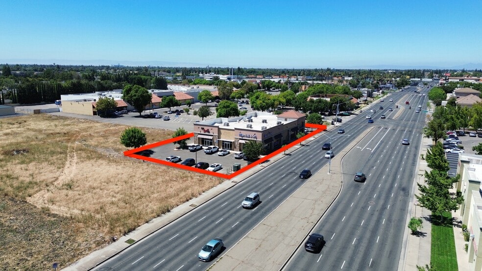 1540 E March Ln, Stockton, CA à louer - Photo du bâtiment - Image 3 de 8