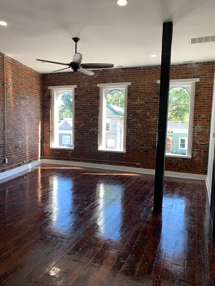1515 E Market St, New Albany, IN à louer - Photo du bâtiment - Image 3 de 7
