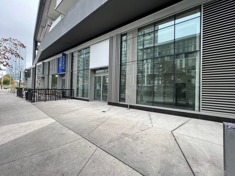 123 Fort York Blvd, Toronto, ON for lease - Building Photo - Image 2 of 12