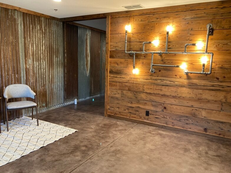 1420 N Main St, Gladewater, TX à louer - Hall d’entrée - Image 3 de 9