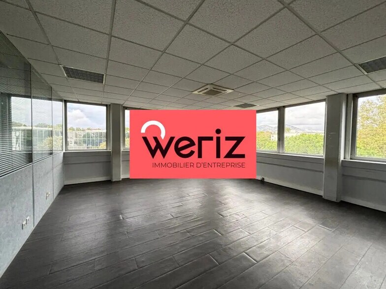 Office in Marseille for lease - Interior Photo - Image 2 of 12