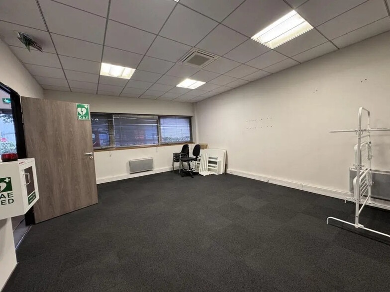 Office in Aubervilliers for lease - Interior Photo - Image 3 of 7