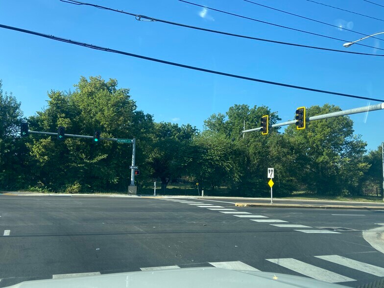 3300 W Kearney St, Springfield, MO à vendre - Photo du bâtiment - Image 2 de 13