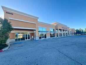 39565 Avenida Acacias, Murrieta, CA à louer Photo du bâtiment- Image 2 de 4