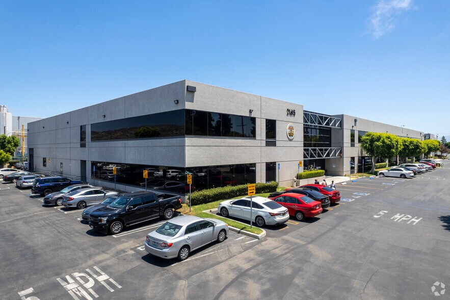 21605-21615 Plummer St, Chatsworth, CA à louer - Photo du bâtiment - Image 2 de 5