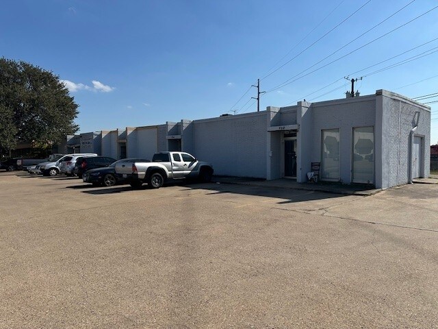 702-710 E Walnut St, Garland, TX à louer Photo du bâtiment- Image 1 de 4