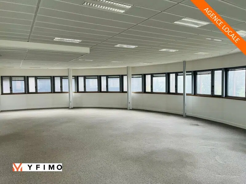 Office in Buchelay for lease Interior Photo- Image 1 of 12
