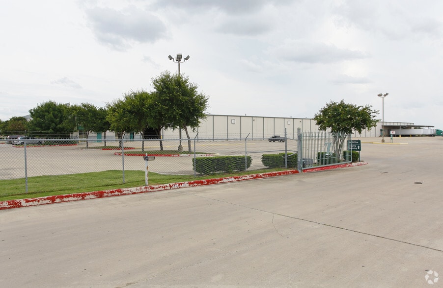 4608 W Highway 90, San Antonio, TX à vendre - Photo du bâtiment - Image 2 de 3