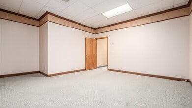 927 Wheeling Ave, Cambridge, OH for lease Interior Photo- Image 2 of 4