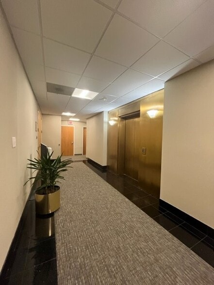 118 N Bedford Rd, Mount Kisco, NY for lease - Interior Photo - Image 3 of 8