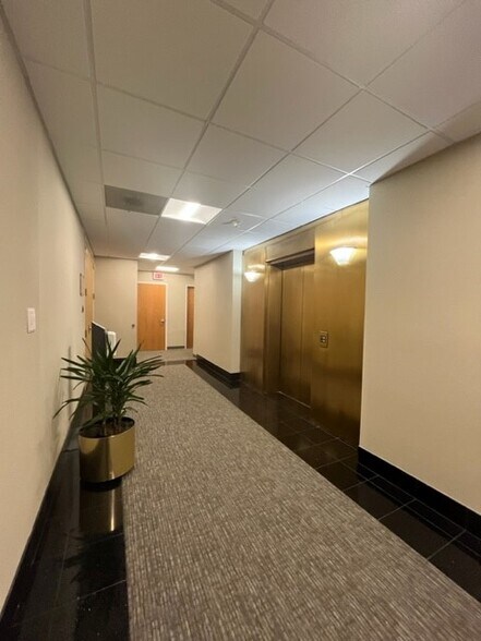 118 N Bedford Rd, Mount Kisco, NY à louer - Photo intérieure - Image 3 de 8