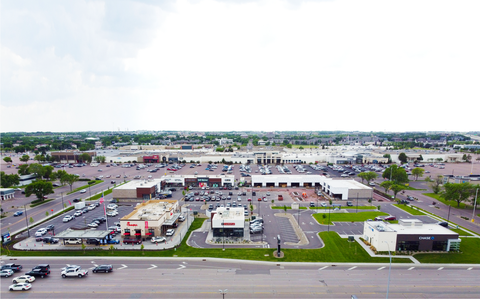 4101 W 41st St, Sioux Falls, SD à louer - Photo du bâtiment - Image 2 de 6