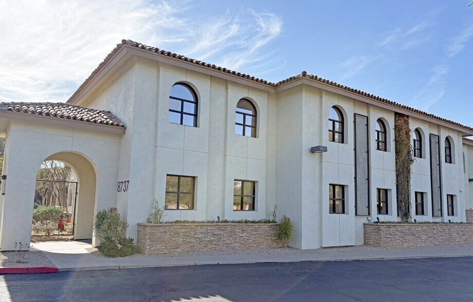 8737 E Via de Commercio, Scottsdale, AZ à louer - Photo du bâtiment - Image 2 de 6