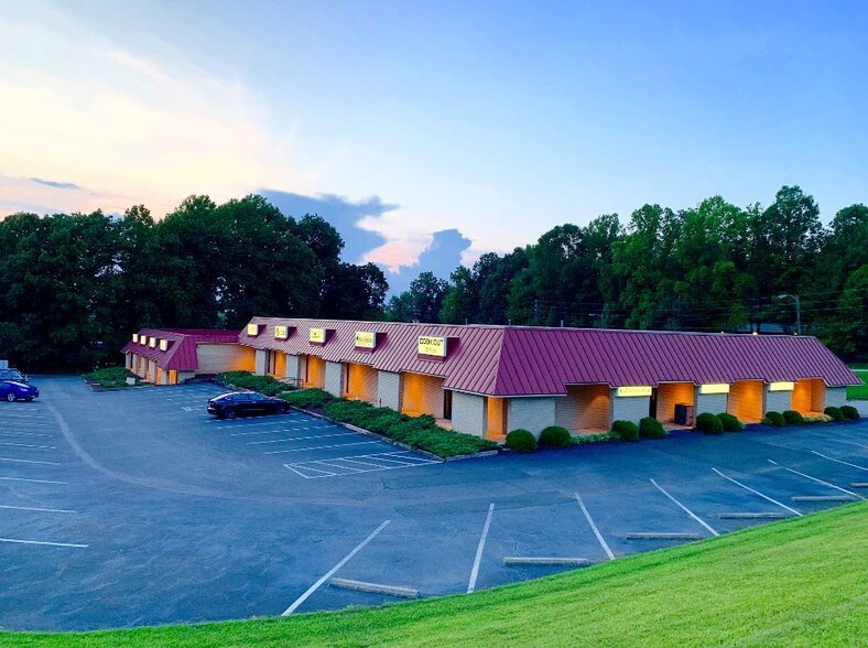 6320 Angus Dr, Raleigh, NC à louer - Photo du bâtiment - Image 3 de 6