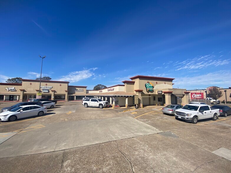 3500-3536 FM 365, Nederland, TX à louer - Photo du bâtiment - Image 2 de 27