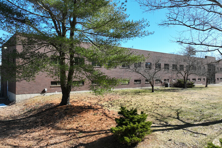 16 Carleton Dr, Georgetown, MA for lease - Building Photo - Image 2 of 5