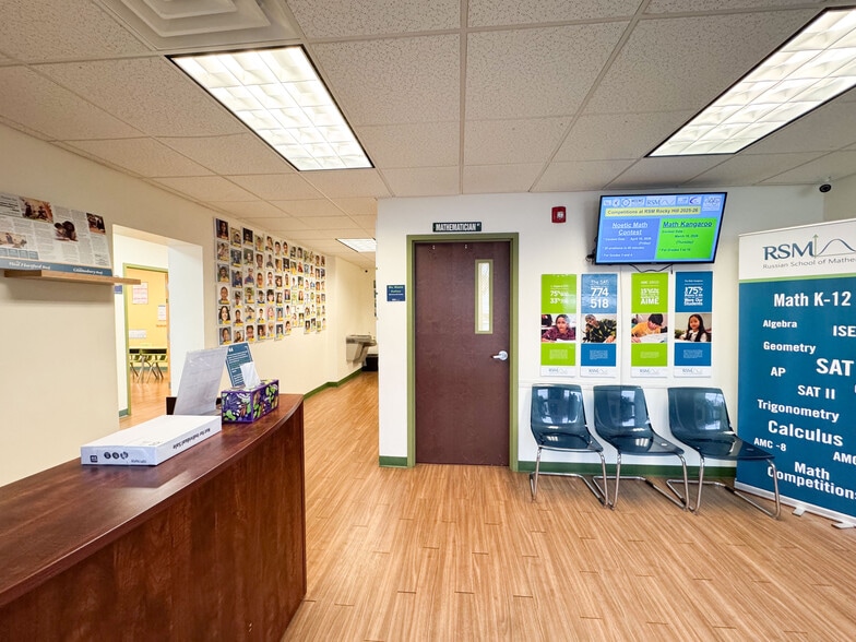 860-862 Silas Deane Hwy, Wethersfield, CT for sale - Building Photo - Image 3 of 17