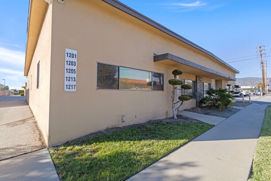 1149-1205 Azusa Canyon Rd, West Covina, CA à vendre - Photo du bâtiment - Image 3 de 26