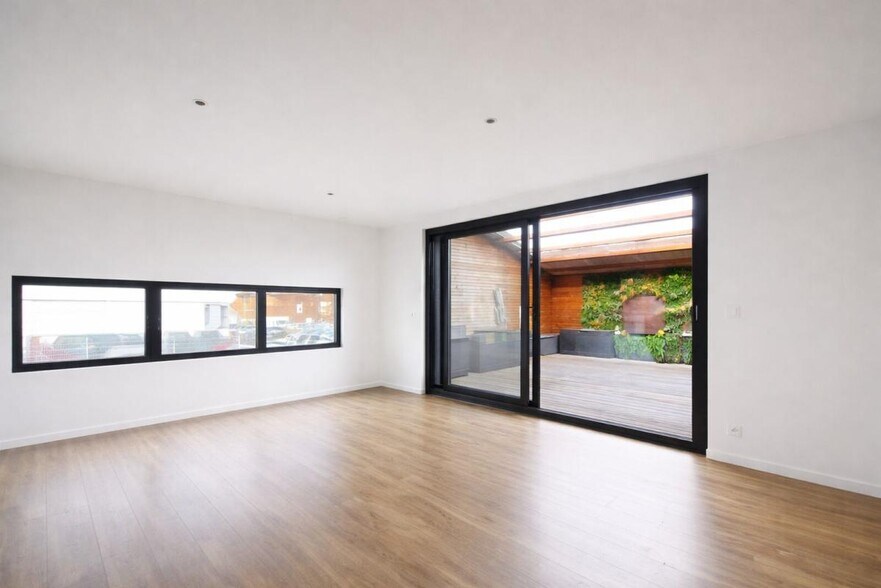 Office in Toulouse for lease - Building Photo - Image 2 of 11