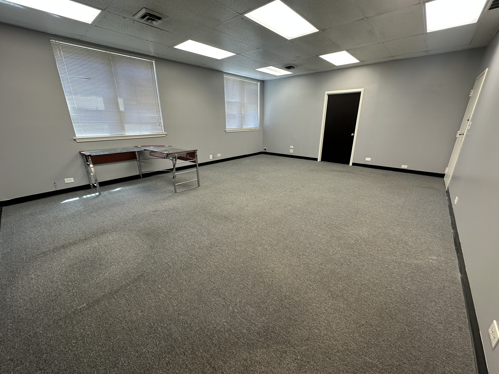 105 S Roselle Rd, Schaumburg, IL for lease Interior Photo- Image 1 of 2