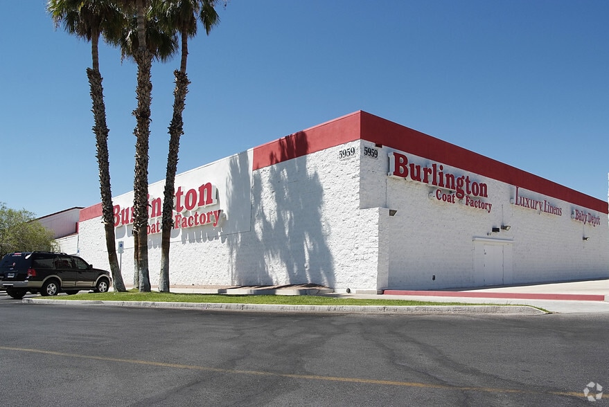 5811-5965 W Sahara Ave, Las Vegas, NV for lease - Primary Photo - Image 1 of 11