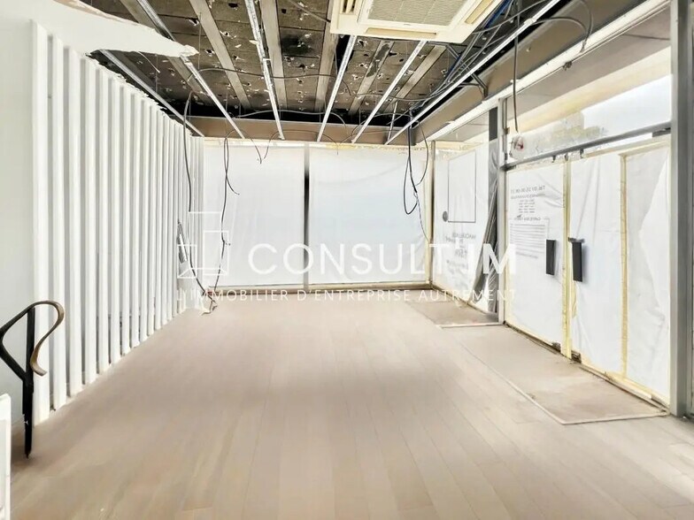 Commerce de détail dans Saint-Maur-des-Fossés à louer - Photo du bâtiment - Image 2 de 9