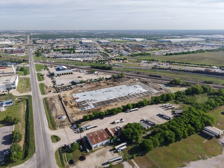 5260 Blue Mound Rd, Fort Worth, TX à vendre - Photo du bâtiment - Image 2 de 8