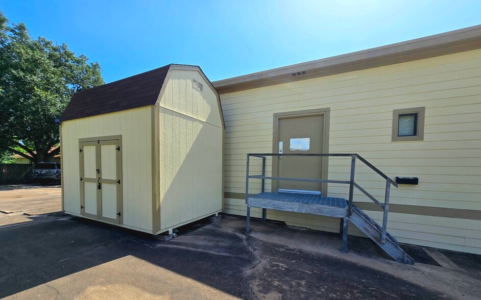 2002 Cedar Dr, La Marque, TX for lease - Building Photo - Image 2 of 3