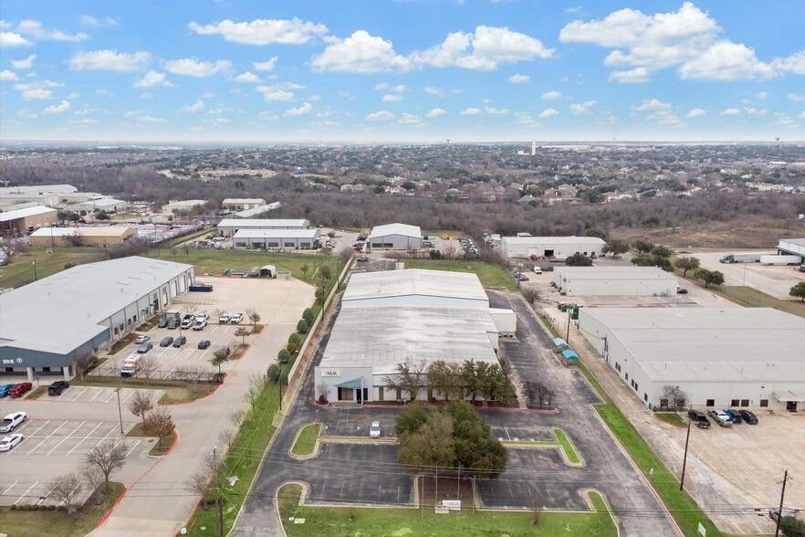 1700 Royston Ln, Round Rock, TX for lease - Building Photo - Image 1 of 16