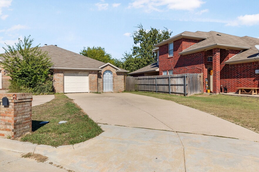 5617 Blackmon Ct, Fort Worth, TX for sale - Building Photo - Image 3 of 3