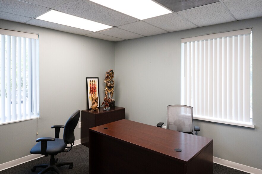 100 Weymouth St, Rockland, MA à louer - Photo du bâtiment - Image 3 de 27