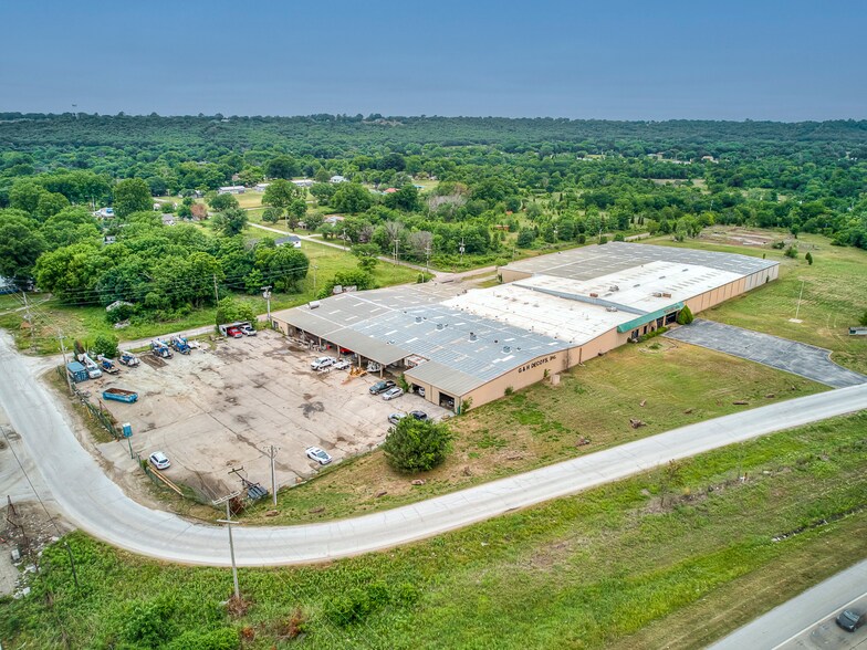 601 US 75, Henryetta, OK à vendre - Photo du bâtiment - Image 2 de 6