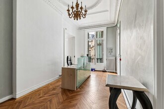 55 Rue Pierre Charron, Paris à louer Photo intérieure- Image 2 de 14