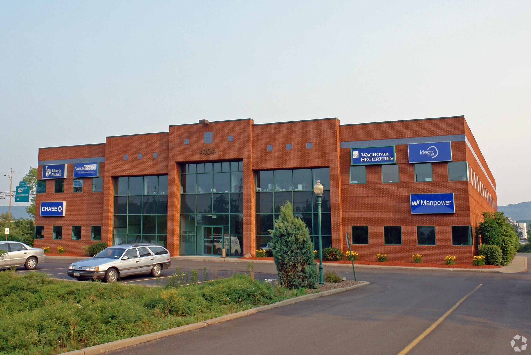 4104 Vestal Parkway East, Vestal Township, NY à louer Photo principale- Image 1 de 11