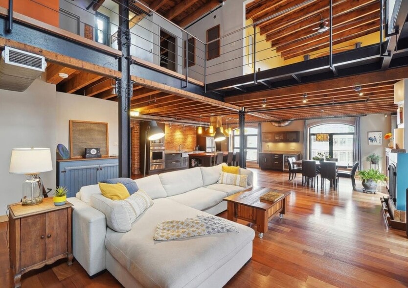 404 Rue Saint-Henri, Montréal, QC for sale - Interior Photo - Image 3 of 3