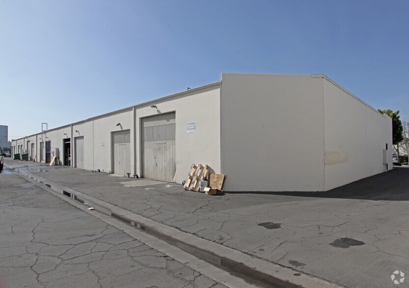 130-152 E Garry Ave, Santa Ana, CA à louer - Photo du bâtiment - Image 3 de 5