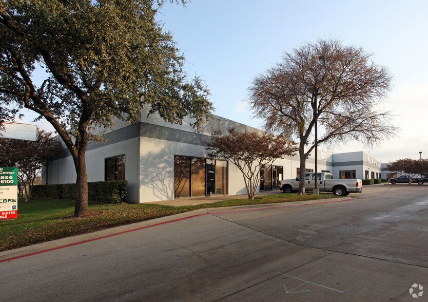 11056 Shady Trl, Dallas, TX for lease - Building Photo - Image 2 of 18
