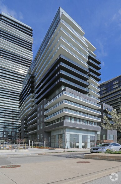 110 Marine Parade Dr, Toronto, ON for sale - Building Photo - Image 3 of 5