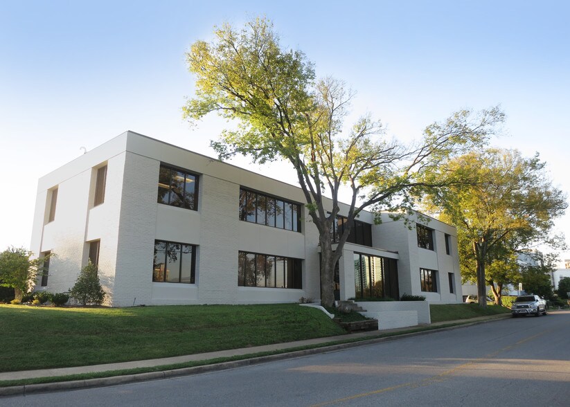 2 Music Cir S, Nashville, TN à louer - Photo du bâtiment - Image 2 de 7