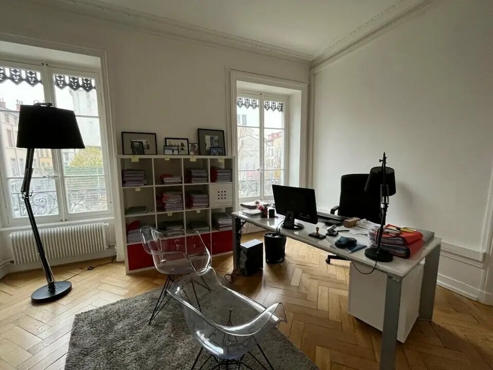 Office in Lyon for sale Building Photo- Image 1 of 8