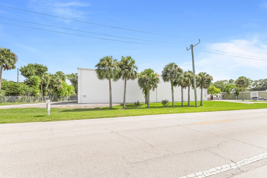 2393 Bellevue Avenue Ext, Daytona Beach, FL à louer - Photo du bâtiment - Image 2 de 7