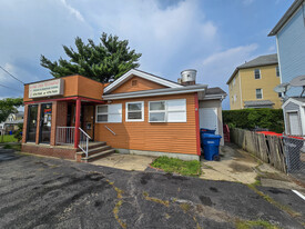 752 Brayton Ave - Parc de stationnement couvert