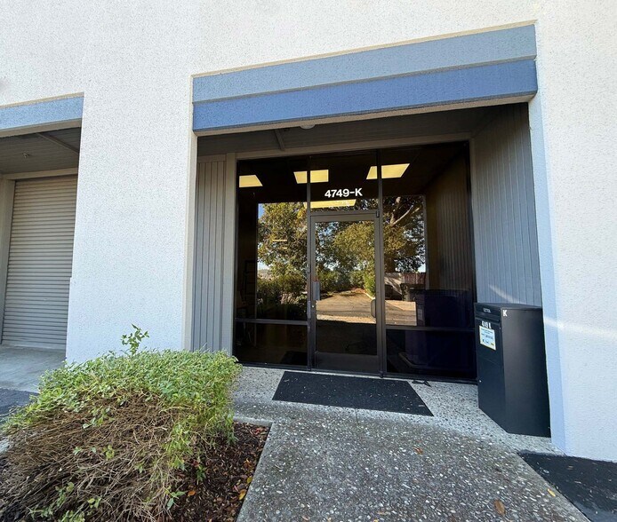 4749 Bennett Dr, Livermore, CA à vendre - Photo du bâtiment - Image 2 de 6