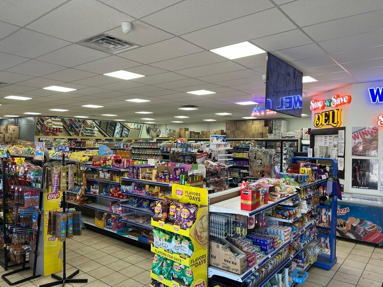 800 NE Jefferson Ave, Peoria, IL for sale - Interior Photo - Image 3 of 3